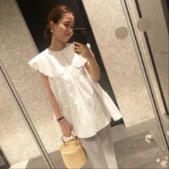 美品》yori スカラップティアードブラウス - メルカリ