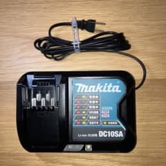 【新品】マキタLi-ion 10.8Vバッテリー用充電器のサムネイル