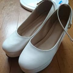白 ヒール 靴 ホワイト パンプスのサムネイル