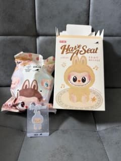 【正規品】LABUBU ラブブ ハブアシート ぬいぐるみHEHE【新品、未使用】のサムネイル