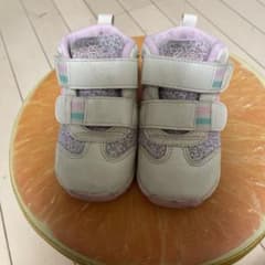 asicsスクスク　花柄のサムネイル