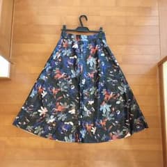 ZARA ザラ フェイクレザー 花柄 スカートのサムネイル