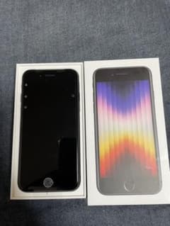 iPhone SE (第3世代) 本体　ミッドナイト64 GBのサムネイル
