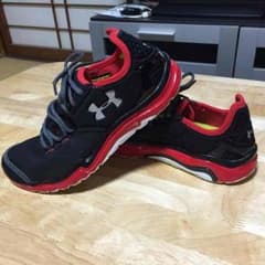 アンダーアーマー  トレーニングシューズのサムネイル