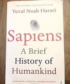 Sapiens, A brief history of humankind 洋書のサムネイル
