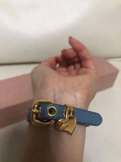 美品 ミュウミュウ レザー ブレスレットのサムネイル