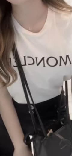 今だけお得価格❣️Moncler Tシャツレディースのサムネイル