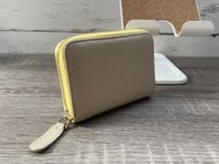二つ折り財布　お札を折らずに収納　イエロー　ベージュのサムネイル