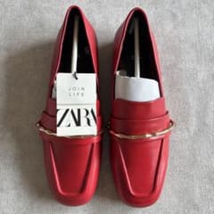 ZARA 赤 本革ローファー ゴールドバンブー 37（24cm）【新品・難あり 