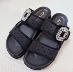 DIANA ビジュー付きフットベッドサンダル ドット柄 - メルカリ
