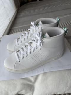 【美品】adidas ホワイト ハイカットスニーカーのサムネイル
