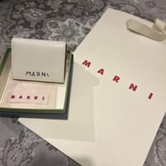 MARNI ホワイトレザー 二つ折り財布のサムネイル