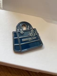 Dior ピンバッジ　非売品のサムネイル