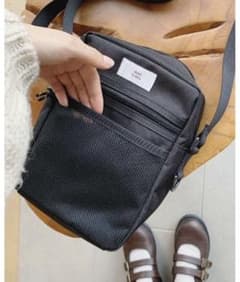 moi tytto モイテュット ショルダーバッグ  サコッシュバッグのサムネイル