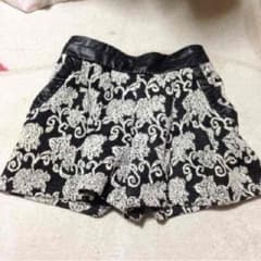 ショートパンツのサムネイル