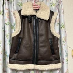 美品】H&M レザーボアベスト - メルカリ
