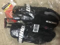 新品未使用 ゴーリーグローブ ラクロスのサムネイル