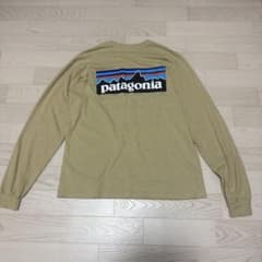 Patagonia ロンt ベージュ　長袖カットソー ビッグロゴ　パタゴニアのサムネイル