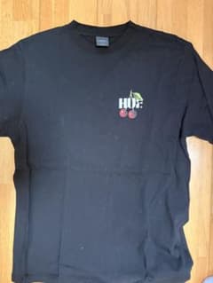 HUF チェリーロゴ Tシャツ ブラック Sサイズのサムネイル