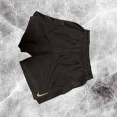 NIKE ショートパンツ　ランニングパンツ Mサイズ　ブラックのサムネイル
