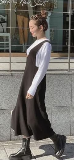 HYEON       ヘヨン　　Vネックロングジャンスカ  ブラックのサムネイル