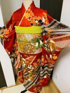 振袖 フルセット　金彩　正絹　駒刺繍　 着付け小物一式付き 振袖フルセット駒刺繍 桶絞り エ霞鴛鴦花文 金彩 正絹 - メルカリ