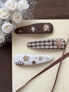 【3点セット】刺繍のくまさんパッチンピンのサムネイル