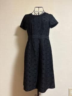 クレージュ　黒の刺繍入り半袖ワンピースのサムネイル