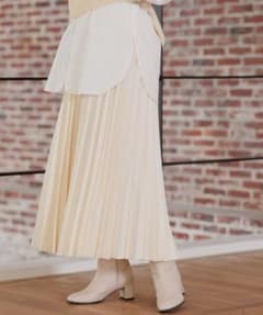 ニコアンド　ストレッチレザープリーツスカートのサムネイル