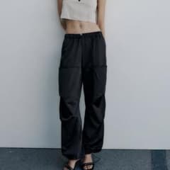 【新品】ZARA サテンパラシュートパンツ　ブラック　XSのサムネイル