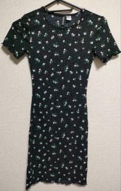 H&M DIVIDED 花柄 半袖 ミニワンピースのサムネイル