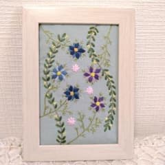 ハンドメイド 小花刺繍のフォトフレームのサムネイル