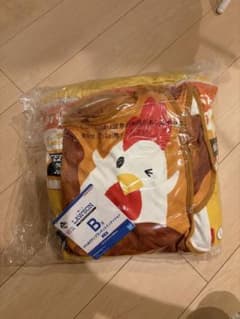 一番くじ LAWSON B賞 からあげクンブランケットインクッションのサムネイル