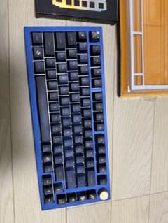 GMMK PRO カスタムメカニカルキーボード 青色 本体 ケース付き GMMK PRO カスタムメカニカルキーボード 青色 本体 ケース付き - メルカリ