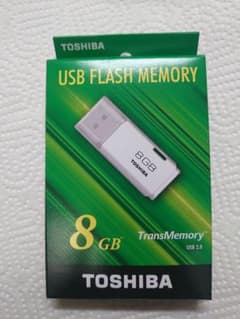 TOSHIBA TransMemory 8GB USBメモリのサムネイル