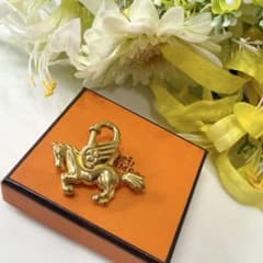 美品】HERMES/1993限定ペガサスカデナチャームgold - メルカリ