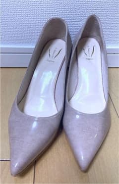 ※お値下げしました※オゥバニスター　エナメルパンプス ベージュ　25.0cmのサムネイル