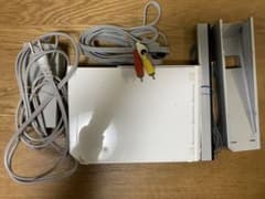Wii 本体＋Wiiリモコン3本＋ソフト2本セットのサムネイル