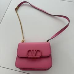 Valentino ロゴ付きピンクショルダーバッグ 保存袋つき - メルカリ
