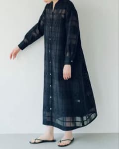 重ねれば、こころ躍る」チェック織りのシャツワンピース / ブラック