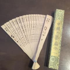 中国工芸扇子 透かし 彫りのサムネイル