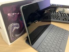iPad pro 11インチ セルラーモデル スペースグレー 256+キーボードのサムネイル