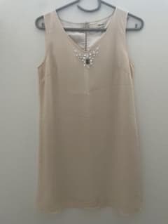 ビジュー装飾 ベージュ ノースリーブドレスSALE！のサムネイル