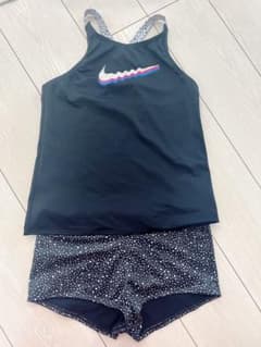 女の子　NIKE 水着のサムネイル