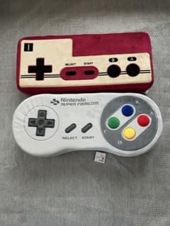 新品 任天堂 ニンテンドーミュージアム ゲームコントローラー型クッション 2種 新品 任天堂 ニンテンドーミュージアム ゲームコントローラー型
