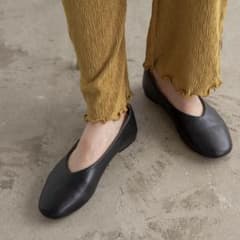 LOWRYSFARM フラットシューズ フラット パンプス 靴 黒のサムネイル
