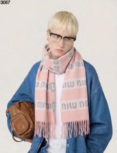 MIU MIU ロゴ マフラーのサムネイル