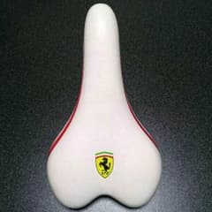 《フェラーリ》サドルのサムネイル