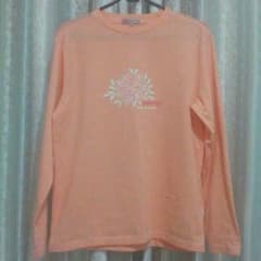オレンジ色のTシャツのサムネイル