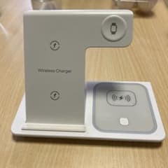 3in1 ワイヤレス充電器　スマホ・スマートウォッチ・ワイヤレスイヤホンのサムネイル